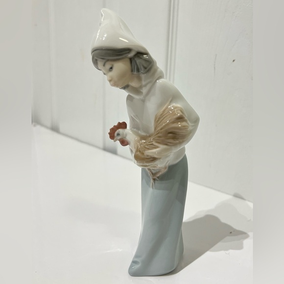 Lladro Shepherdess with Rooster   Figurine -  Retired piece by Juan Huerta - Picture 6 of 13